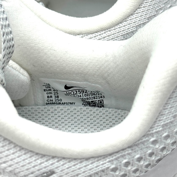 Nike Pegasus Premium White Metallic Silver Sz 7 M / 8.5 W New Running HQ2592-102 - Picture 4 of 11